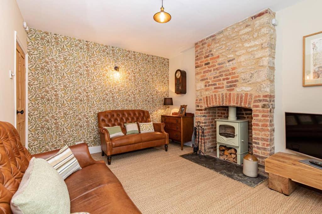 Oxfordshire Living - The Bowler Hat Cottage - Woodstock Exterior photo
