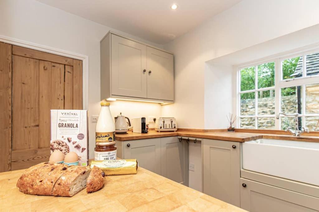 Oxfordshire Living - The Bowler Hat Cottage - Woodstock Exterior photo